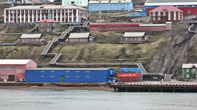 Barentsburg von See aus