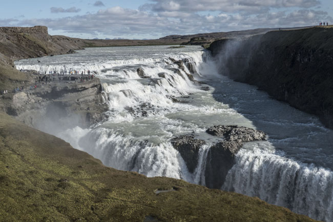  Donnernd stürzt der Gullfoss-Wasserfall in die Tiefe