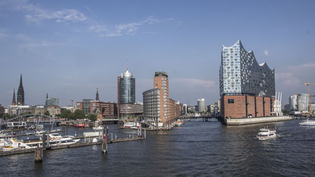  Hamburg Hafen-City mit Elb-Philharmonie