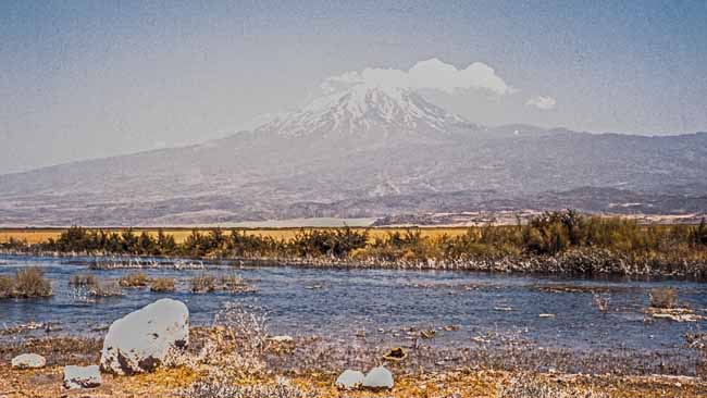 Von Ferne grüßt der schneebedeckte Ararat