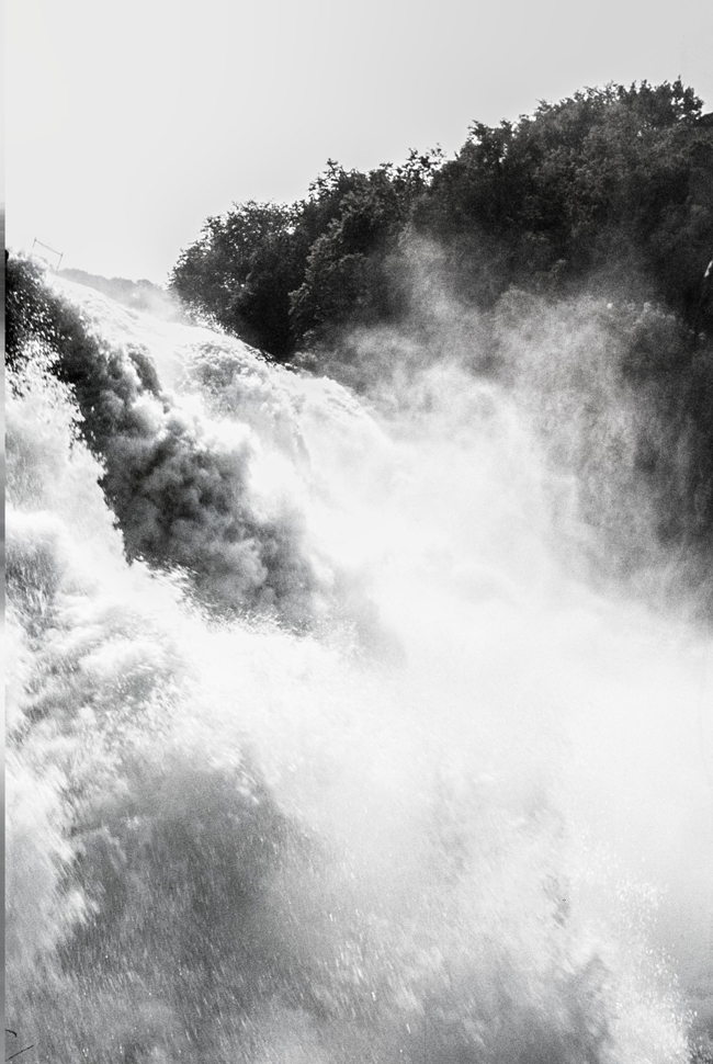  Rauschende Wassermassen des Rheinfalls von Schaffhausen