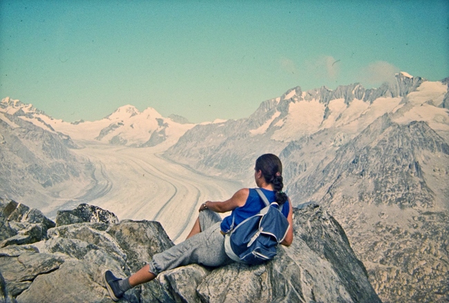  Hoch über dem Aletschgletscher geht der Blick bis zum Jungfrau-Joch