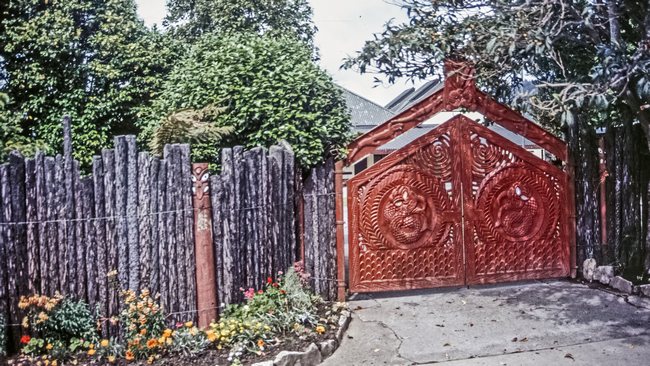Tor am Sitz der Maori-Königin in Ngaruawahia