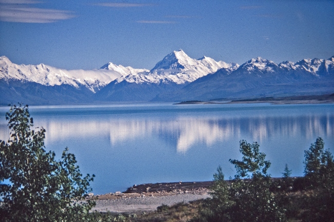 Die Südalpen spiegeln sich im Pukaki-See