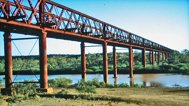Die alte Algebucka-Brücke über den Neales River