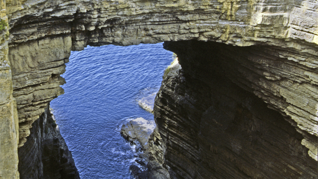 Wildromantische Felsenküste auf der Tasman-Halbinsel