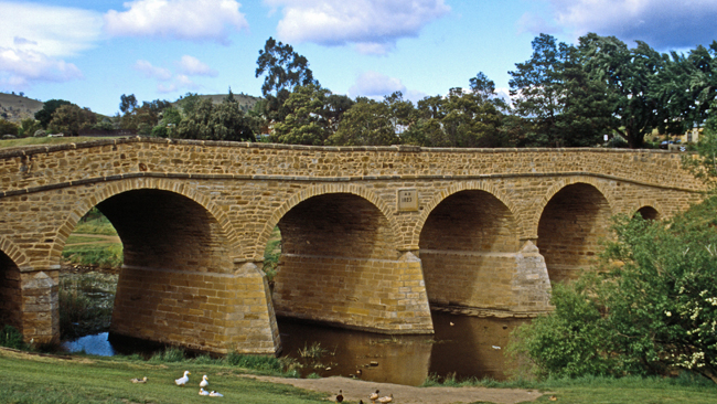Die alte Steinbrücke über den Coal River bei Richmond