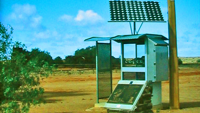 Solarbetriebenes Sateliten-Telefon in William Creek