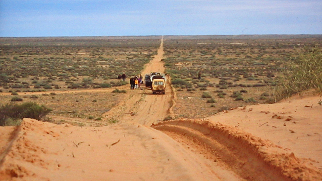 Wir folgen den sogenannten 'shotlines' durch die Tirari Wüste nach Westen
