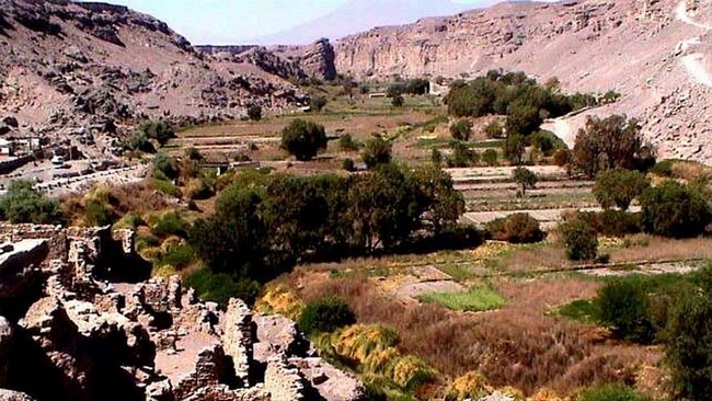 Oase und Reste früherer Inka-Besiedlung