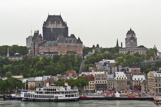  Die imposante Anlage des ‚Chateau Fontenac‘ beherrscht das Stadtbild von Quebec